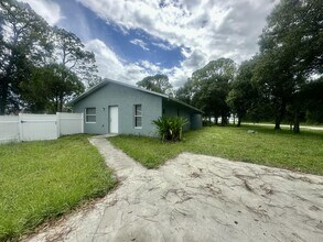 5106 Sanibel Ave in Fort Pierce, FL - Building Photo - Building Photo