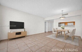 2475 Brickell Ave, Unit 703 in Miami, FL - Foto de edificio - Building Photo