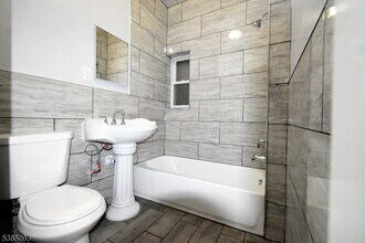 482 S 17th St in Newark, NJ - Building Photo - Building Photo