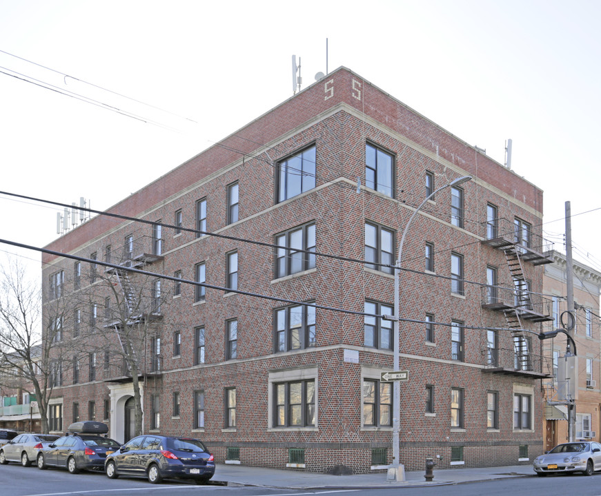 5906 Linden St in Ridgewood, NY - Building Photo