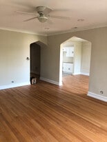 7845 S Kingston Ave, Unit 3 in Chicago, IL - Building Photo