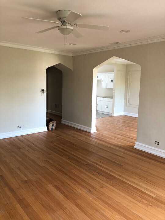 7845 S Kingston Ave, Unit 3 in Chicago, IL - Building Photo