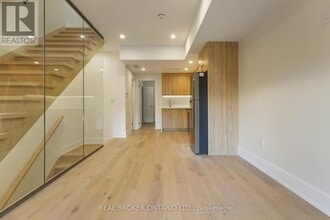 72 Jones Ave in Toronto, ON - Building Photo - Building Photo