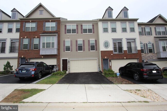 325 Hersden Ln in Arnold, MD - Foto de edificio - Building Photo