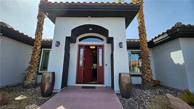 2101 Grand Island Ct in Las Vegas, NV - Building Photo - Building Photo