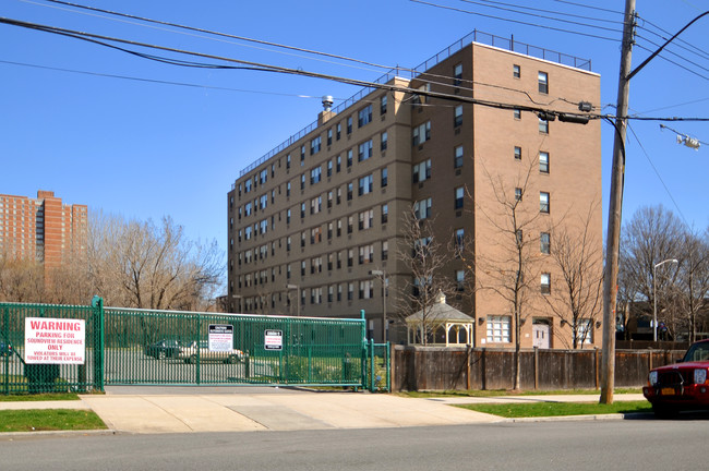 669 White Plains Rd in Bronx, NY - Building Photo - Building Photo