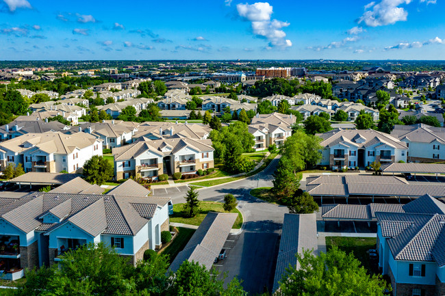 The Lakes at Lionsgate Apartments in Overland Park, KS - Foto de edificio - Building Photo