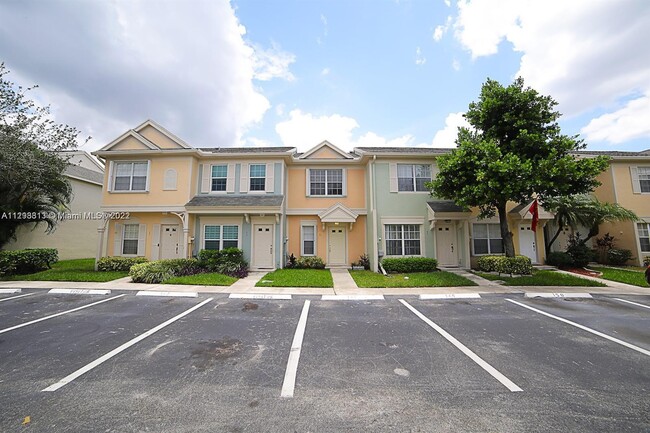 31 Simonton Cir-Unit -31 in Weston, FL - Foto de edificio - Building Photo