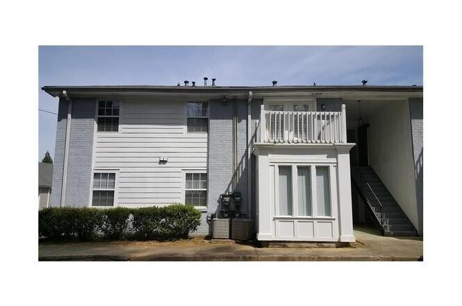 1212 Utoy Springs Rd SW in Atlanta, GA - Building Photo