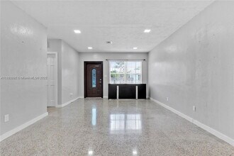 174 NE 211th St in Miami Gardens, FL - Building Photo - Building Photo