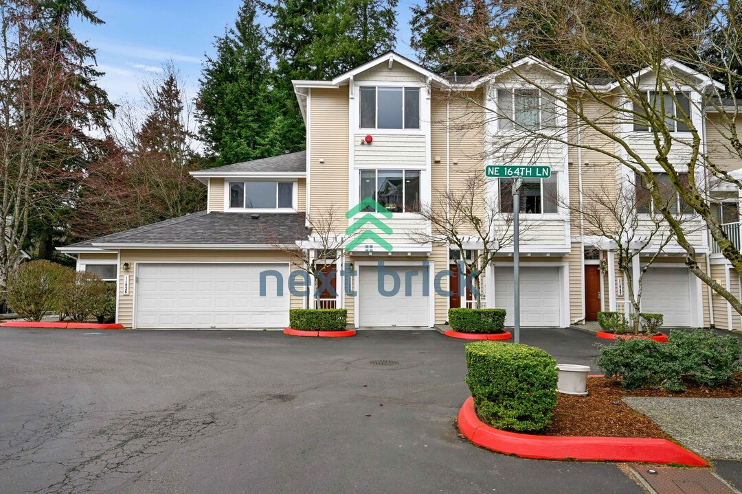 11938 NE 164th Ln in Bothell, WA - Foto de edificio