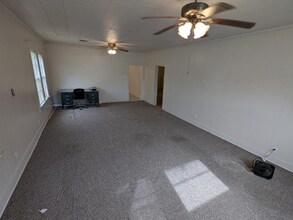 724 N Eastern Ave in Crowley, LA - Foto de edificio - Building Photo