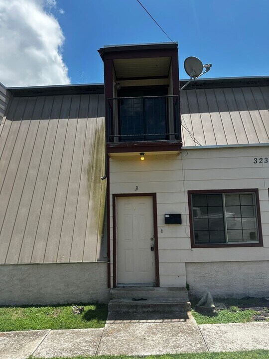 323 A St in Kerrville, TX - Building Photo