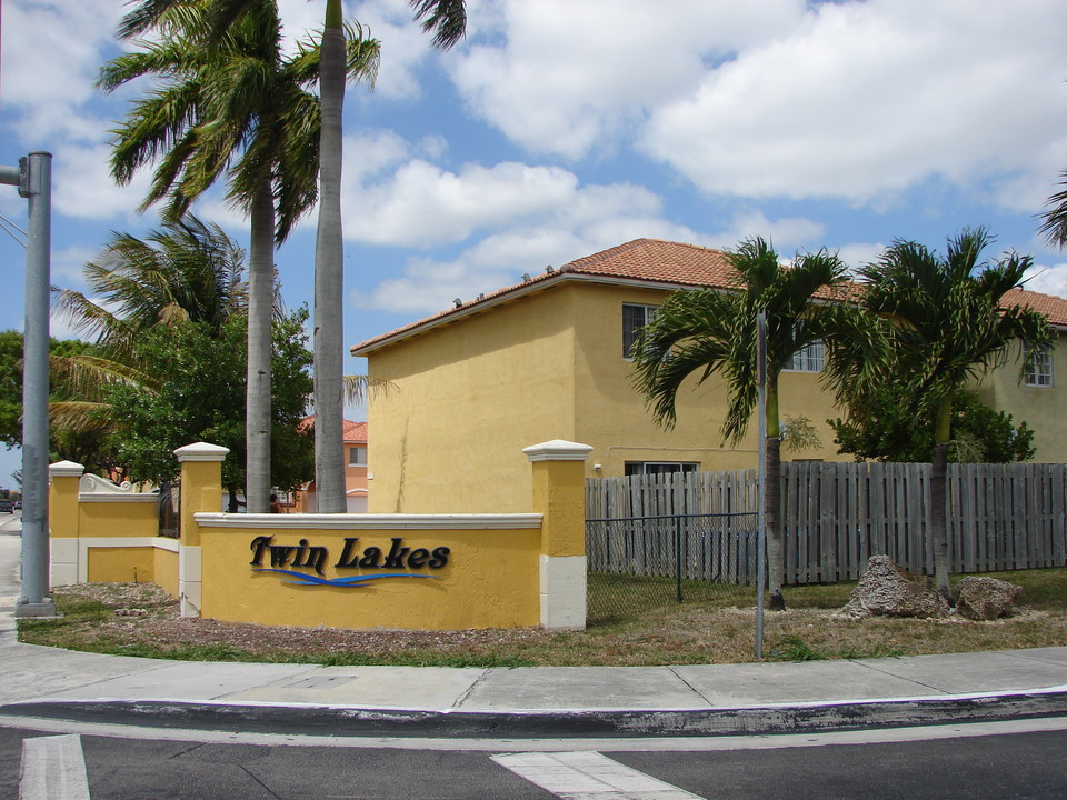 13466 SW 142nd in Miami, FL - Building Photo