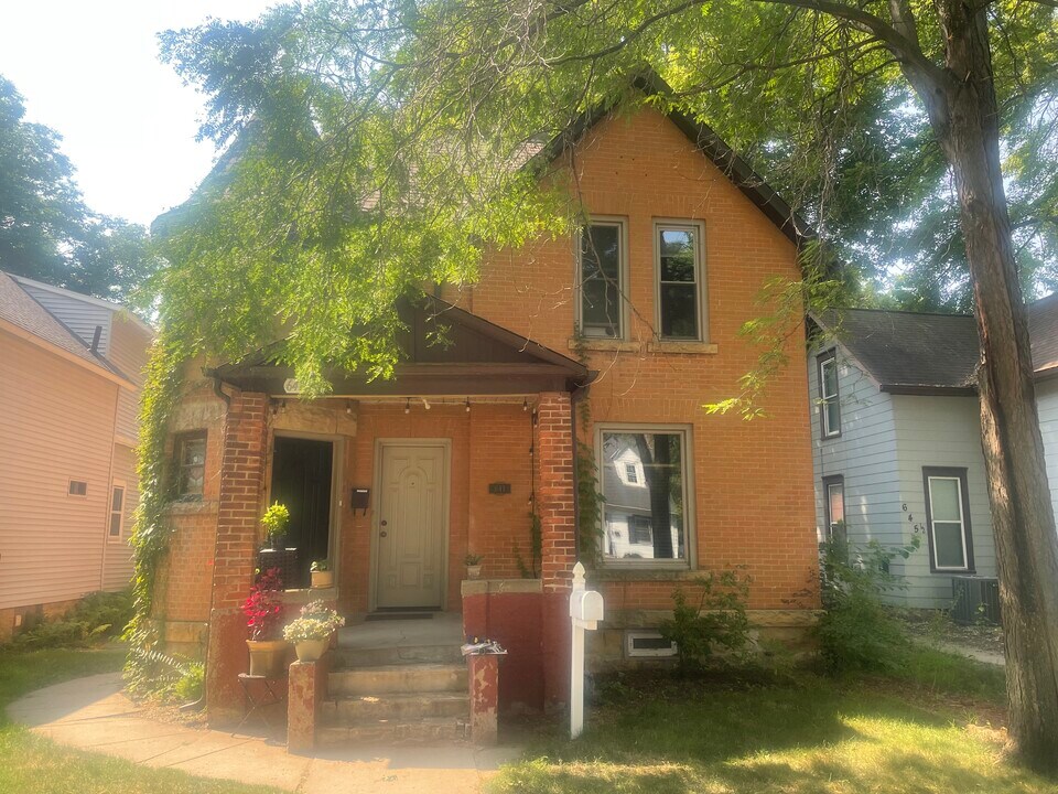 641 Belgrade Ave, Unit 641 Main Floor in North Mankato, MN - Building Photo