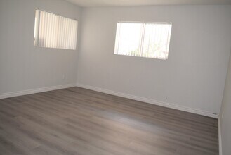 16042 Waikiki Ln, Unit B in Huntington Beach, CA - Building Photo - Building Photo