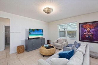 8175 NW Greenbank Cir in Port St. Lucie, FL - Building Photo - Building Photo