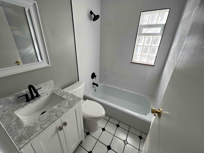 2519 Indianola Ave in Columbus, OH - Building Photo - Building Photo