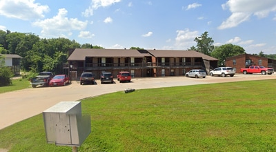Lakeside Apartments in Jefferson City, MO - Building Photo - Interior Photo