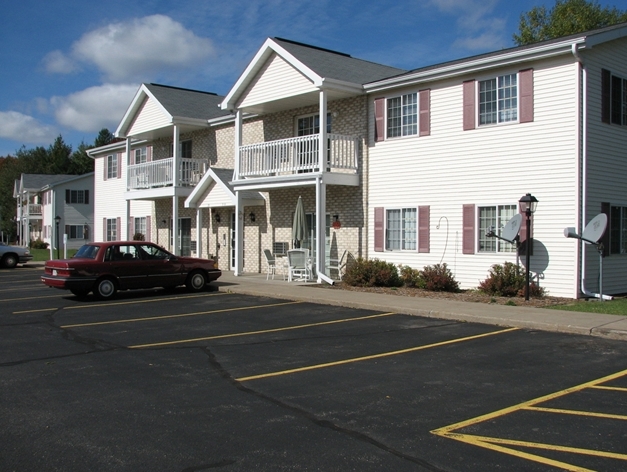 WOODSIDE VILLAGE APARTMENTS in Stevens Point, WI - Building Photo