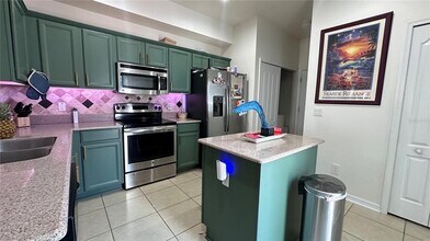 525 Waterside Pointe Dr in Groveland, FL - Building Photo - Building Photo