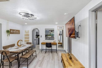 1629 N Goldenrod Rd in Azalea Park, FL - Foto de edificio - Building Photo