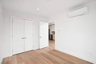 23-33 Astoria Blvd in Queens, NY - Building Photo - Building Photo