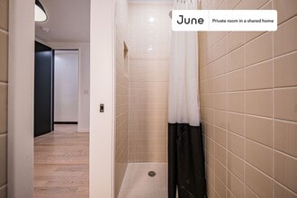 Room in Shared 4 bed/4 bath home in Brooklyn, NY - Building Photo - Building Photo