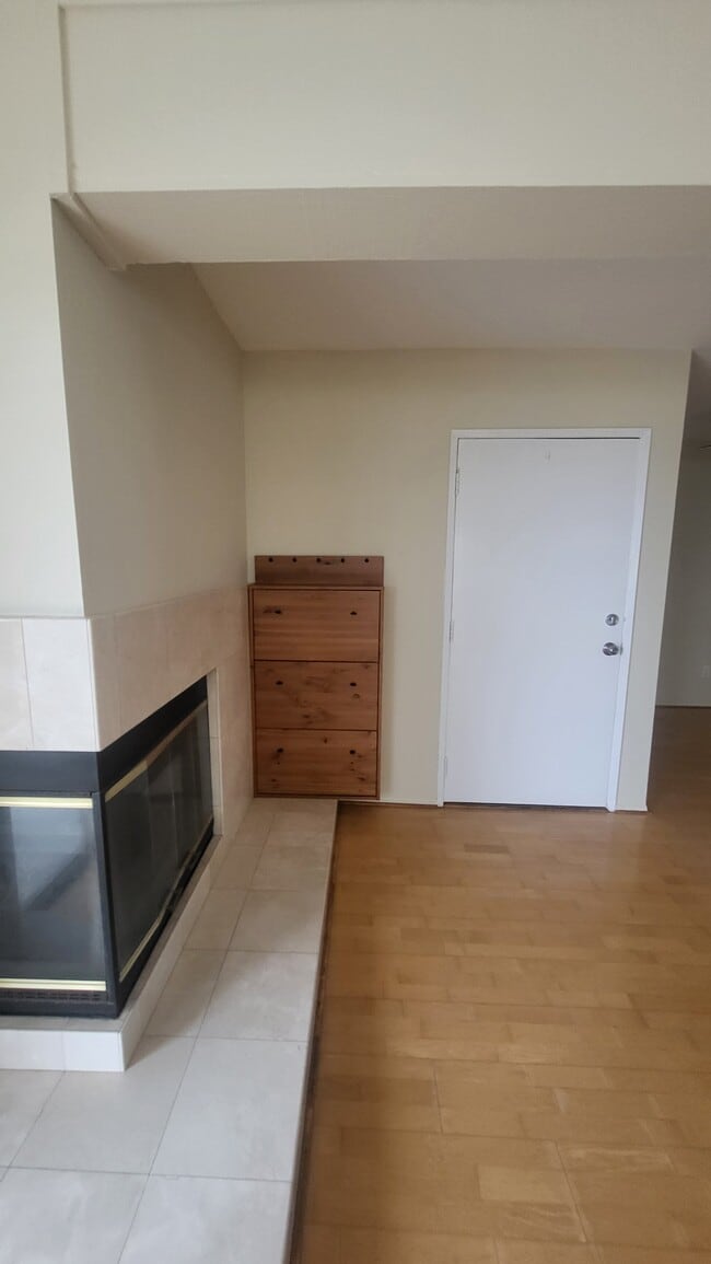 120 12th St, Unit Unit #3 in Manhattan Beach, CA - Building Photo - Building Photo