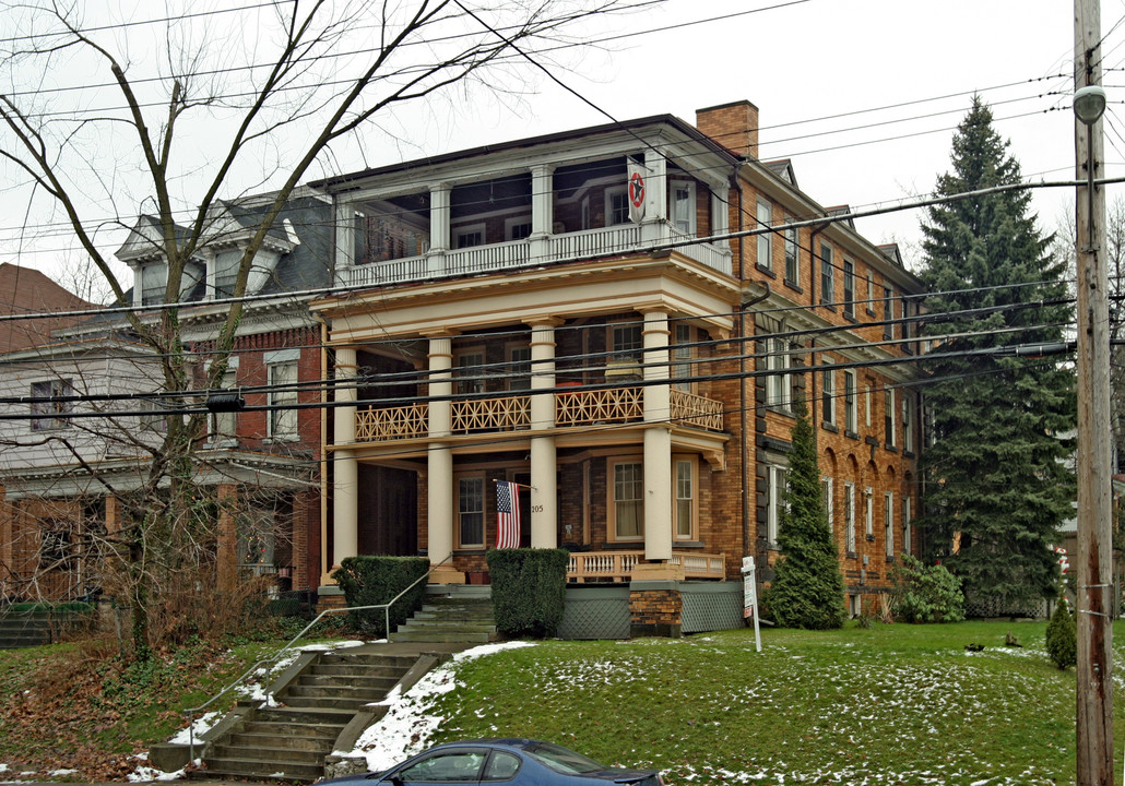 205 Lincoln Ave in Pittsburgh, PA - Building Photo