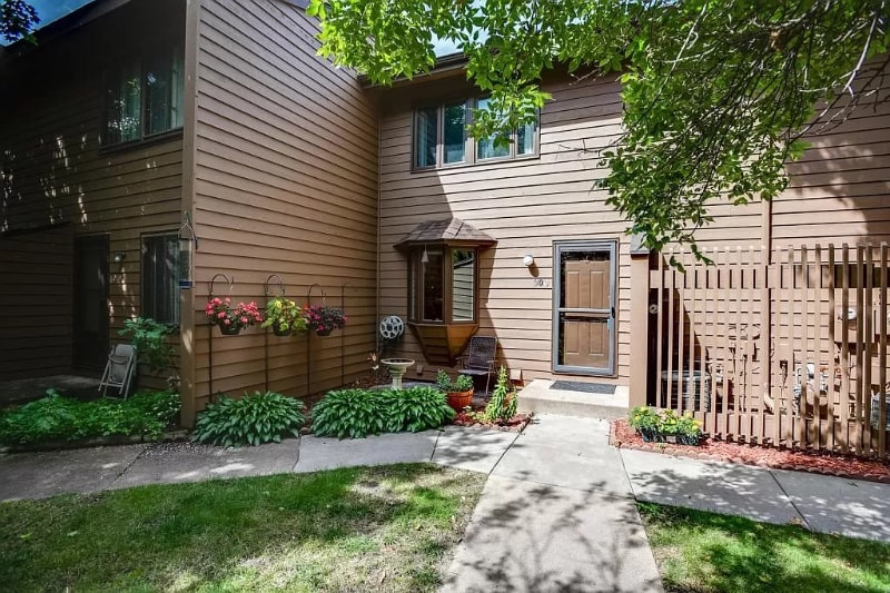 300 W Eagle Lake Dr in Maple Grove, MN - Building Photo