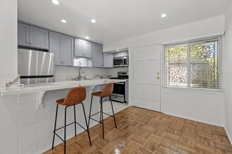 267 S Church Ln in Los Angeles, CA - Building Photo - Building Photo