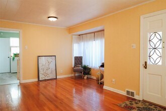 2627 Louis Ave in Brentwood, MO - Building Photo - Building Photo