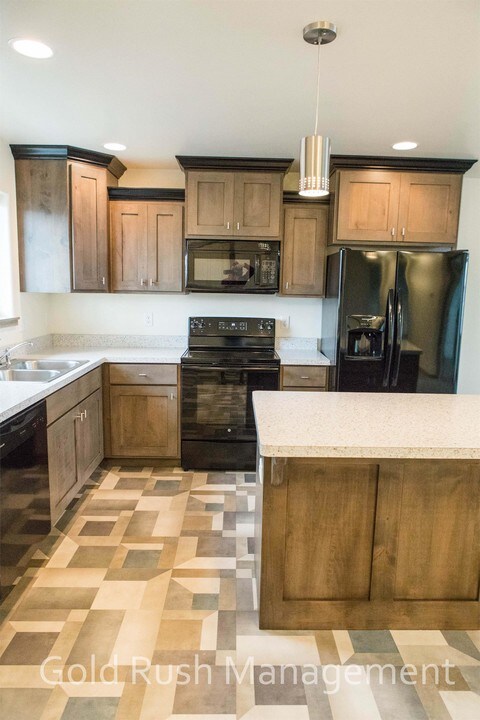 911 Gibbon St-Unit -4 in Helena, MT - Building Photo