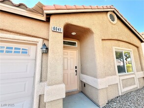 6041 S Rosanna St in Las Vegas, NV - Building Photo - Building Photo