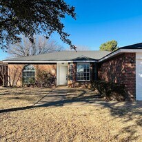 6114 10th St in Lubbock, TX - Building Photo