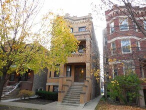 2630 N Mozart in Chicago, IL - Foto de edificio - Building Photo