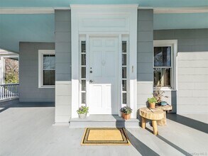 26 Summit Ave in Sea Cliff, NY - Building Photo - Building Photo