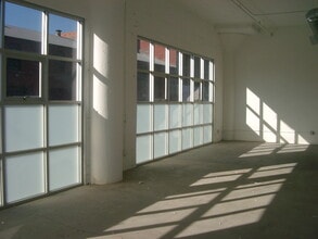 530 Molino St, Unit 107 in Los Angeles, CA - Foto de edificio - Building Photo