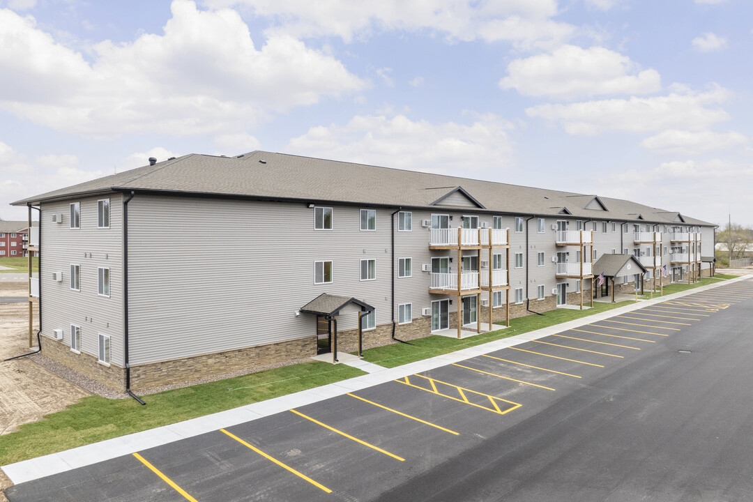 400 Slate in Tomah, WI - Foto de edificio