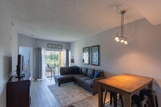 2040 Greenview Shores Blvd in Wellington, FL - Building Photo - Building Photo