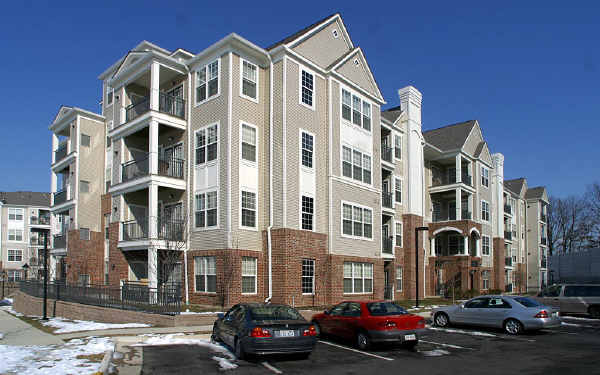 High Pointe at Jefferson Park in Falls Church, VA - Building Photo - Building Photo