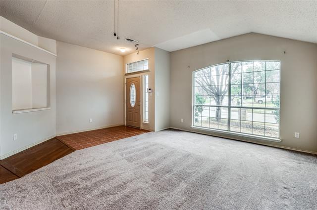 717 Silverbrook Dr in Saginaw, TX - Building Photo - Building Photo