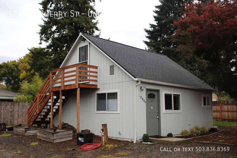 1244 S Cherry St in Cornelius, OR - Building Photo