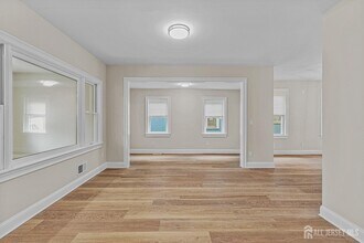 307 Wayne St in Highland Park, NJ - Building Photo - Building Photo