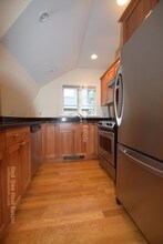 10 Selkirk Rd in Boston, MA - Foto de edificio - Building Photo