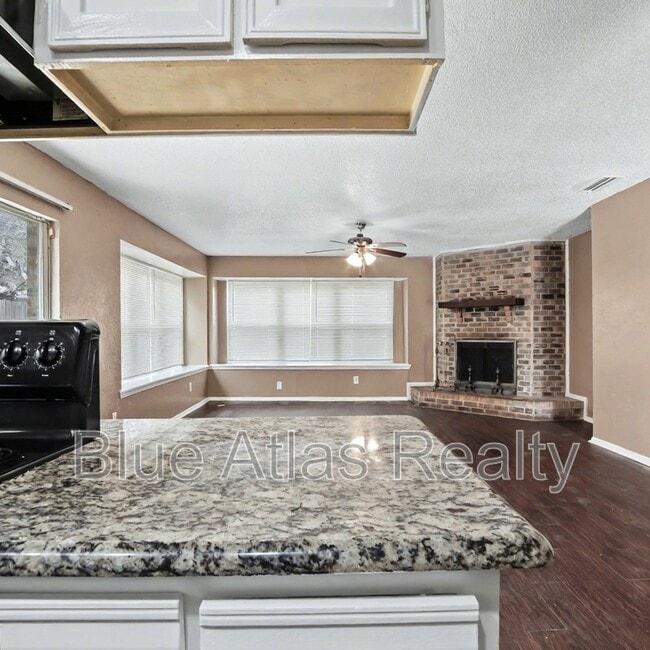 805 Cherry Hills Dr in Lancaster, TX - Building Photo - Building Photo