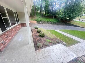 8 Hill Dr in Ballston Lake, NY - Building Photo - Building Photo