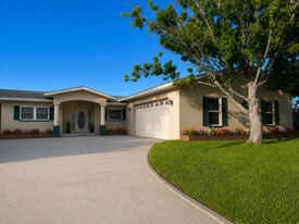 1220 38th Ave NE in St. Petersburg, FL - Building Photo