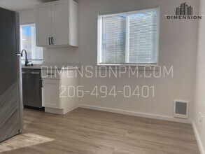 Centrally Located Ground floor Remodeled 1 in Burien, WA - Foto de edificio - Interior Photo